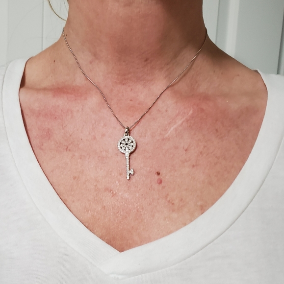 Jewelry - Faux diamond key necklace